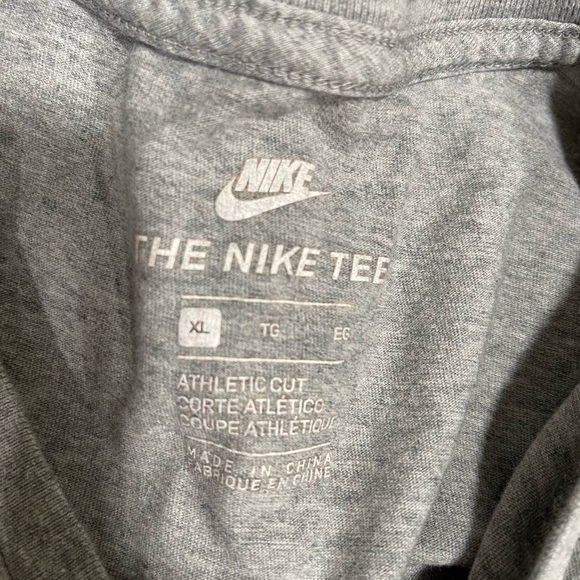 Men’s Nike Shirt - Picture 3 of 3